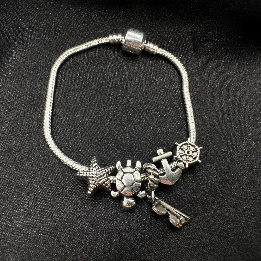 Vintage 80s Beach Charm Bracelet Silver Tone Starfish Turtle Ship‎ Wheel Jewelry